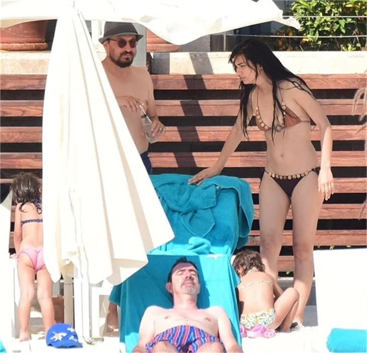Tuba Büyüküstün ailesi ile tatilde!