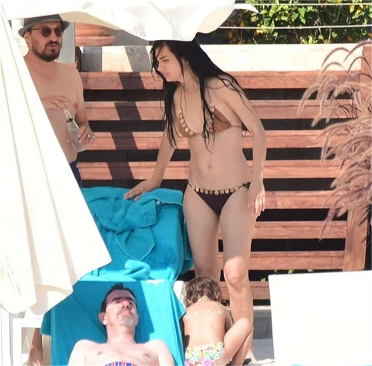 Tuba Büyüküstün ailesi ile tatilde!