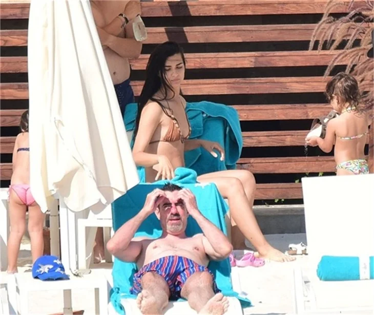 Tuba Büyüküstün ailesi ile tatilde!