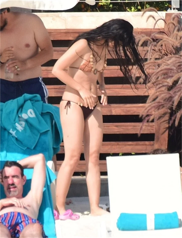 Tuba Büyüküstün ailesi ile tatilde!