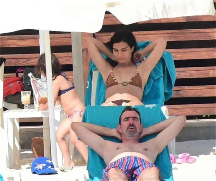 Tuba Büyüküstün ailesi ile tatilde!