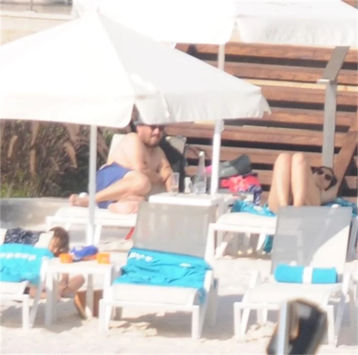 Tuba Büyüküstün ailesi ile tatilde!