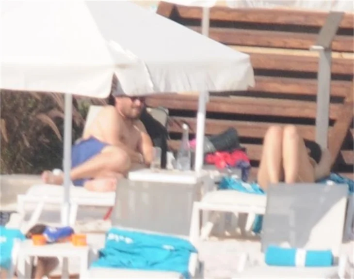 Tuba Büyüküstün ailesi ile tatilde!
