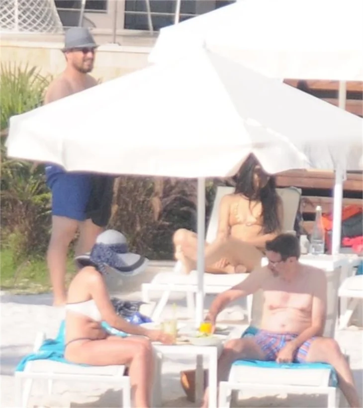Tuba Büyüküstün ailesi ile tatilde!