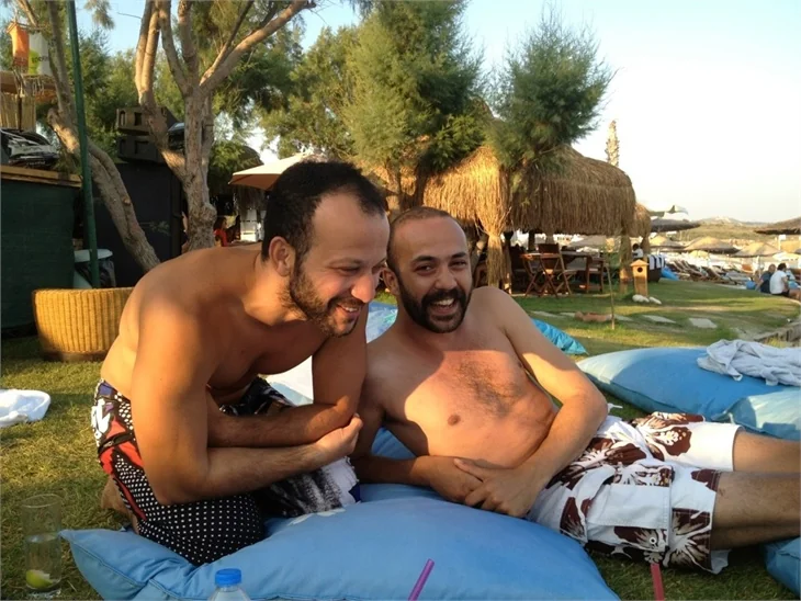 Ünlüler tatile komşuya kaçtı