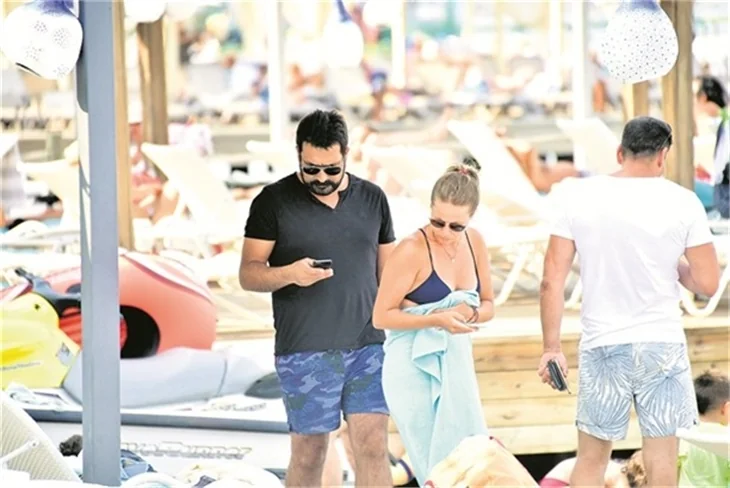 Bülent İnal ve Melis Tüysüz çifti tatilde