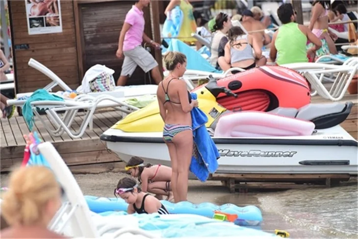 Bülent İnal ve Melis Tüysüz çifti tatilde