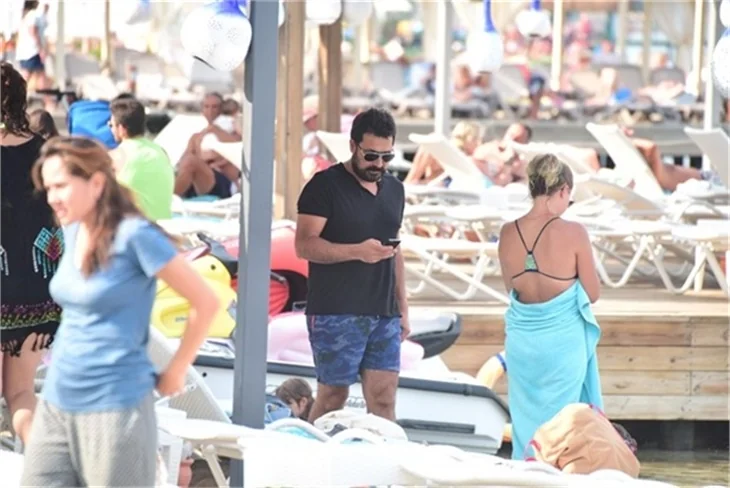 Bülent İnal ve Melis Tüysüz çifti tatilde