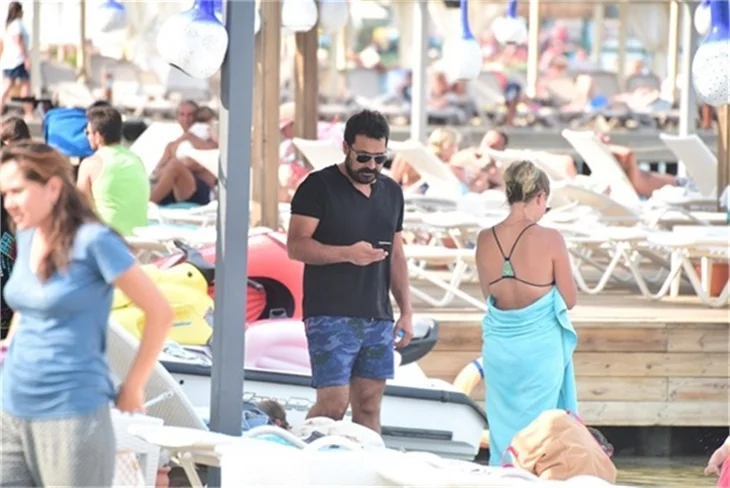 Bülent İnal ve Melis Tüysüz çifti tatilde