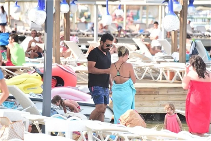 Bülent İnal ve Melis Tüysüz çifti tatilde