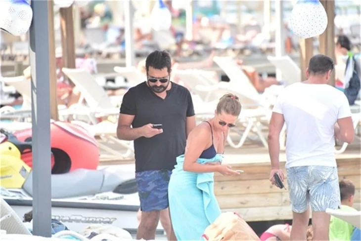 Bülent İnal ve Melis Tüysüz çifti tatilde