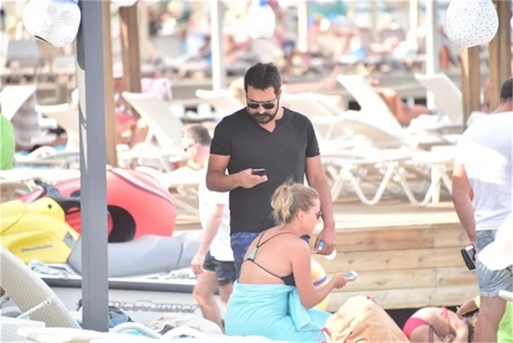 Bülent İnal ve Melis Tüysüz çifti tatilde