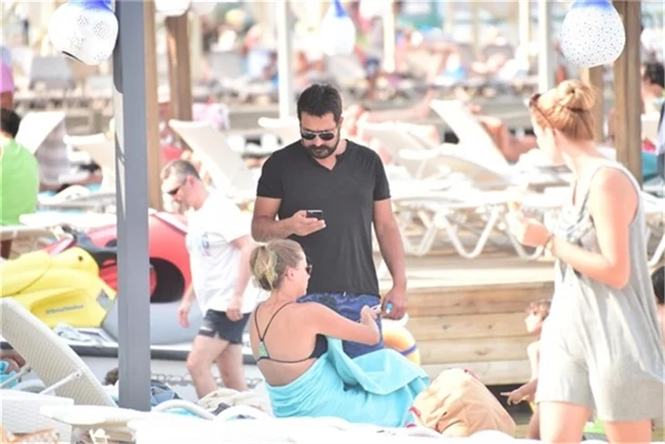 Bülent İnal ve Melis Tüysüz çifti tatilde