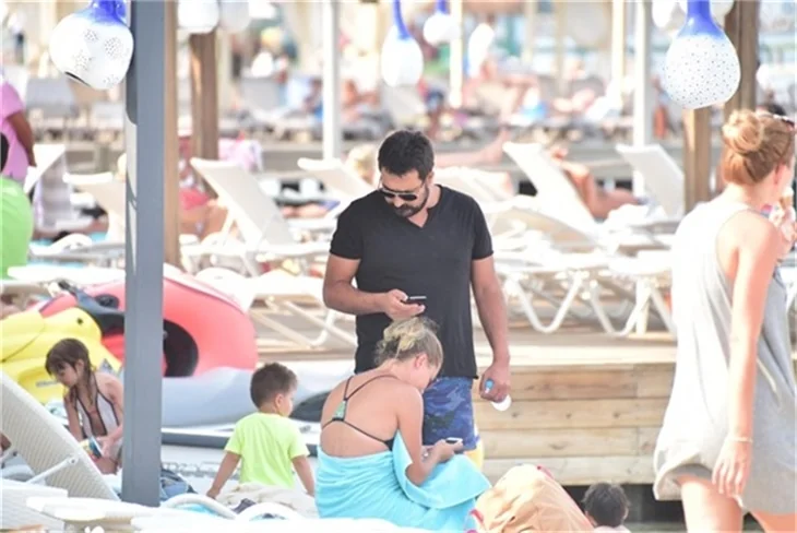Bülent İnal ve Melis Tüysüz çifti tatilde