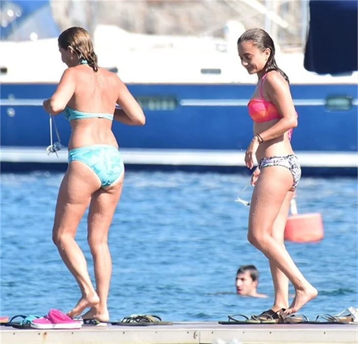 Damla Sönmez bikinili yakalandı