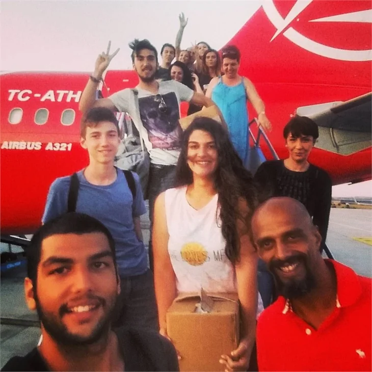 Survivor yarışmacılarını taşıyan uçak havada arıza yaptı