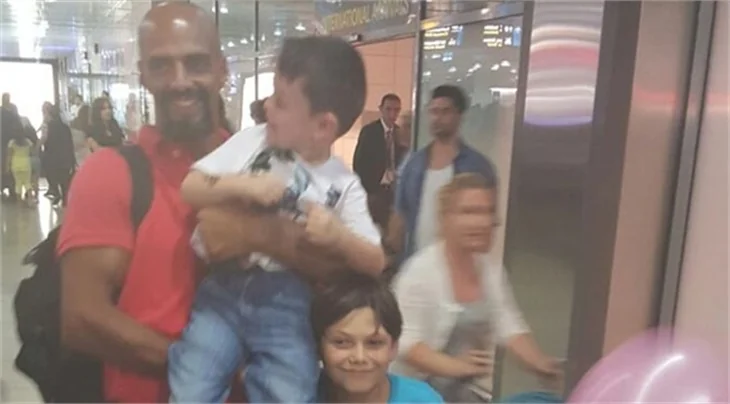 Survivor yarışmacılarını taşıyan uçak havada arıza yaptı