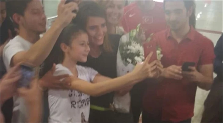 Survivor yarışmacılarını taşıyan uçak havada arıza yaptı