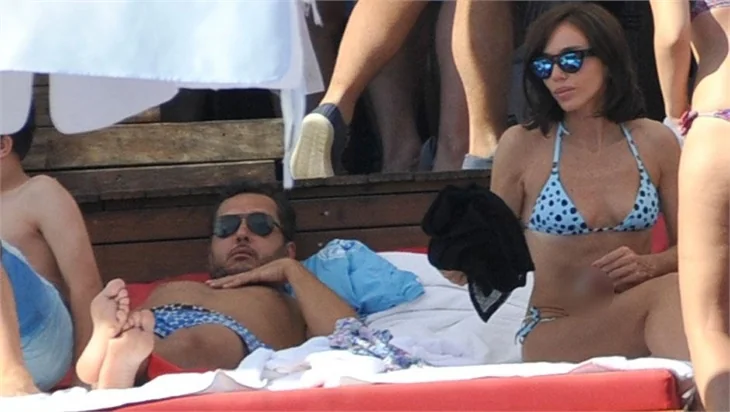 Gülşen ve Ozan Çolakoğlu Çeşme'de tatilde