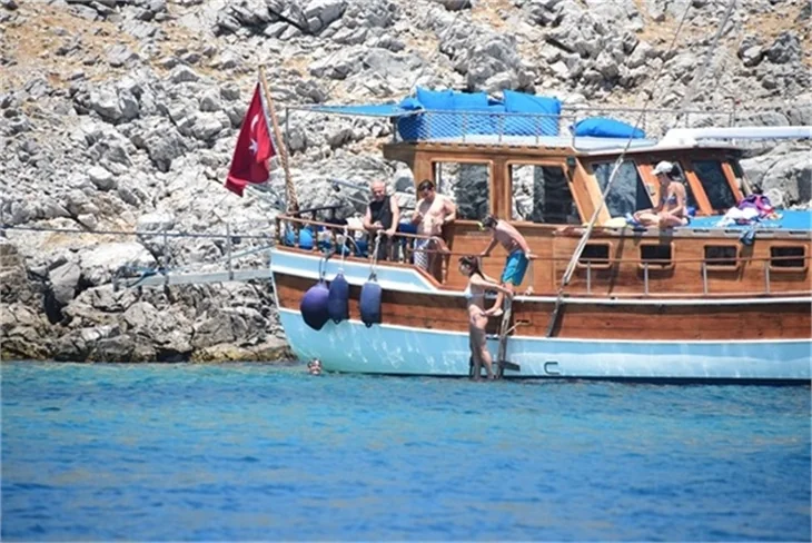 Nurgül Yeşilçay tanga bikini ile yakalandı!