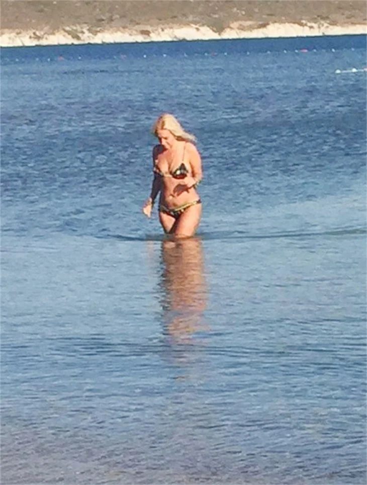 Saba Tümer bikini yakalandı