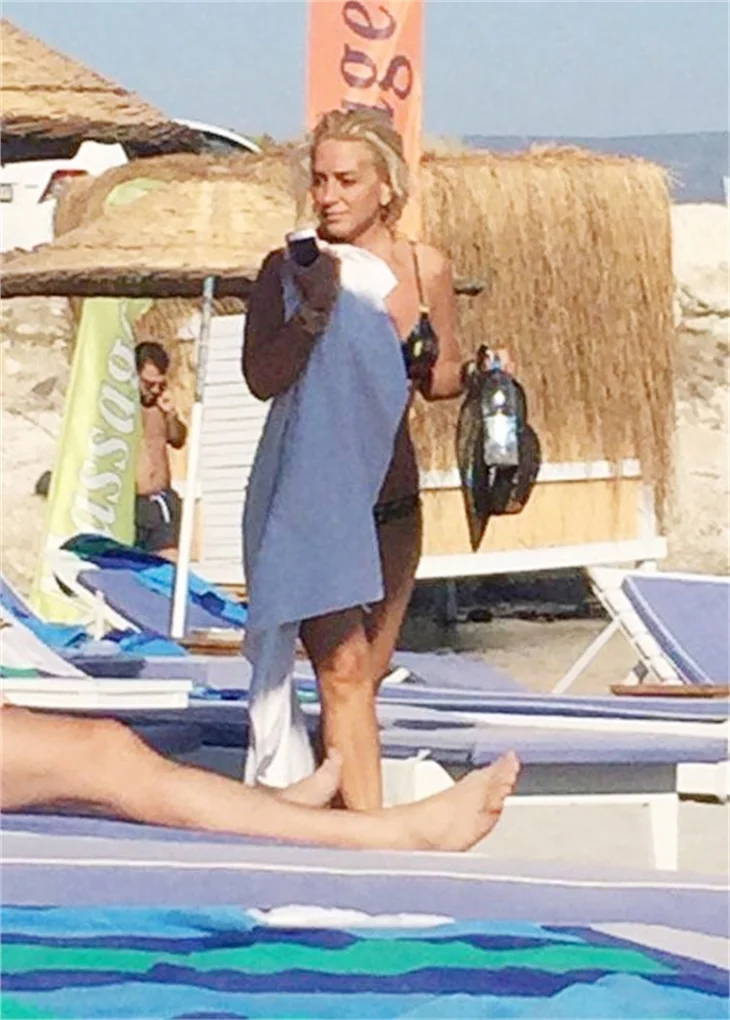 Saba Tümer bikini yakalandı