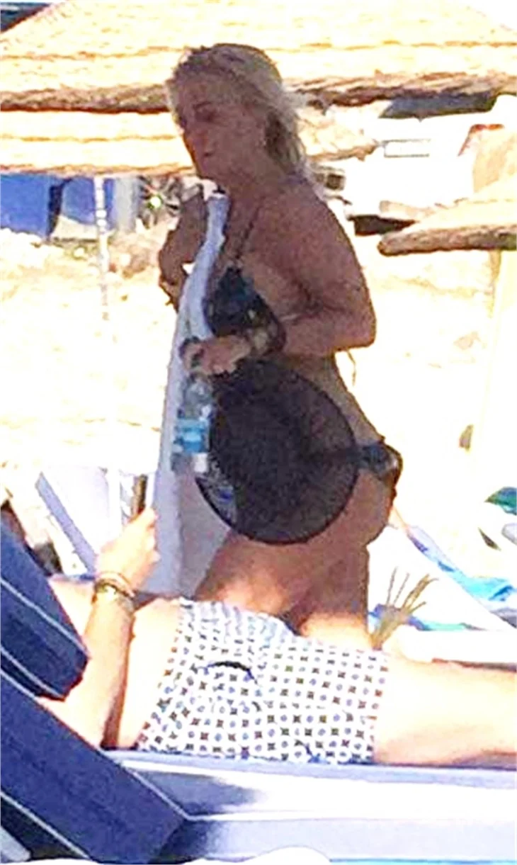 Saba Tümer bikini yakalandı