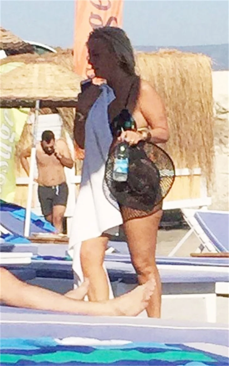 Saba Tümer bikini yakalandı