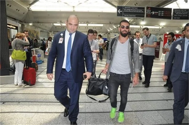 Arda Turan imza için Barcelona'ya gitti