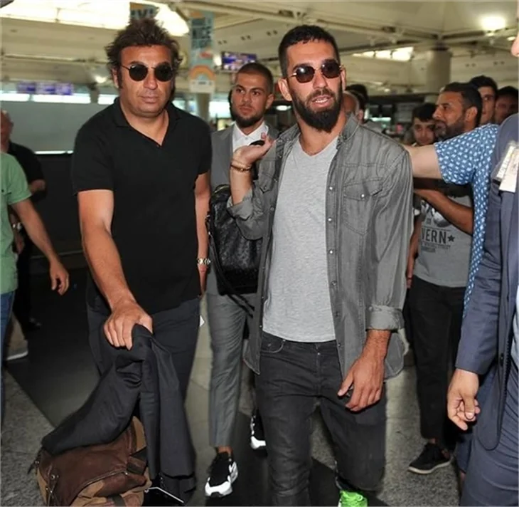 Arda Turan imza için Barcelona'ya gitti