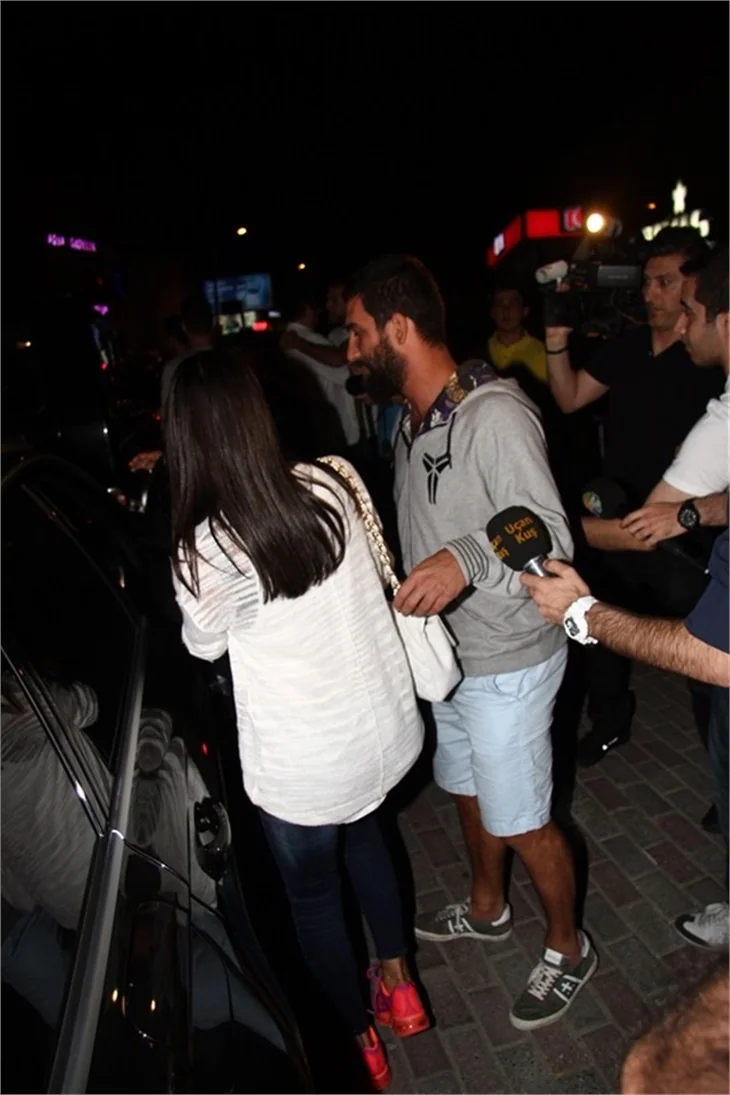 Arda Turan transferi Aslıhan ile kutladı