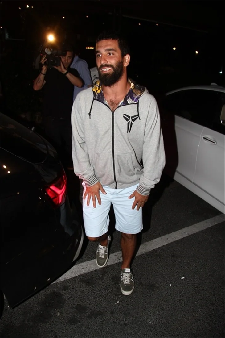 Arda Turan transferi Aslıhan ile kutladı