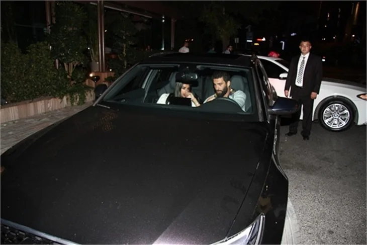 Arda Turan transferi Aslıhan ile kutladı