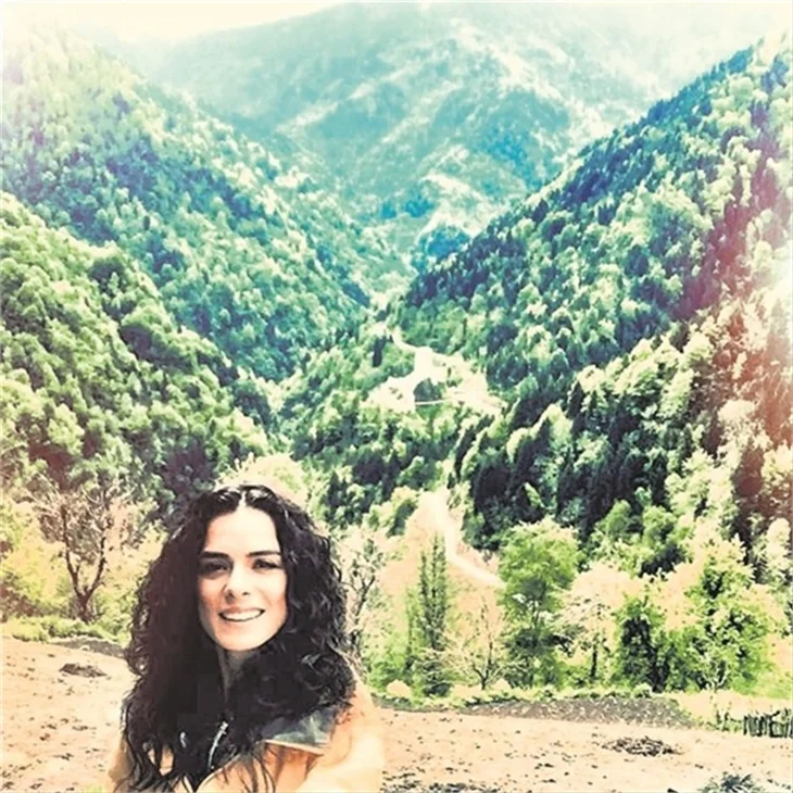 Özge Özpirinçci öyle de güzel böyle de!