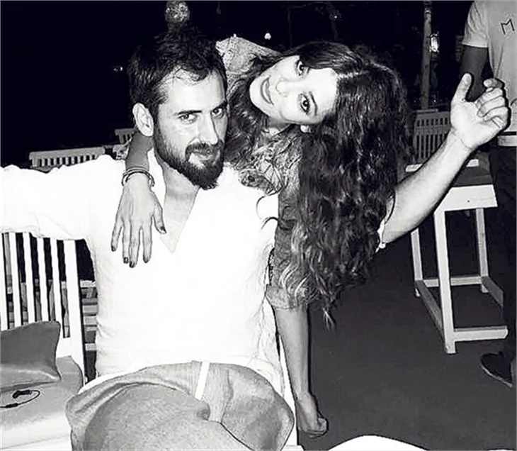 Özge Özpirinçci öyle de güzel böyle de!