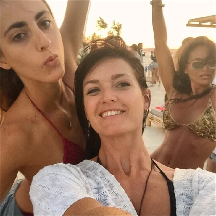 Eda Taşpınar tatile doyamıyor