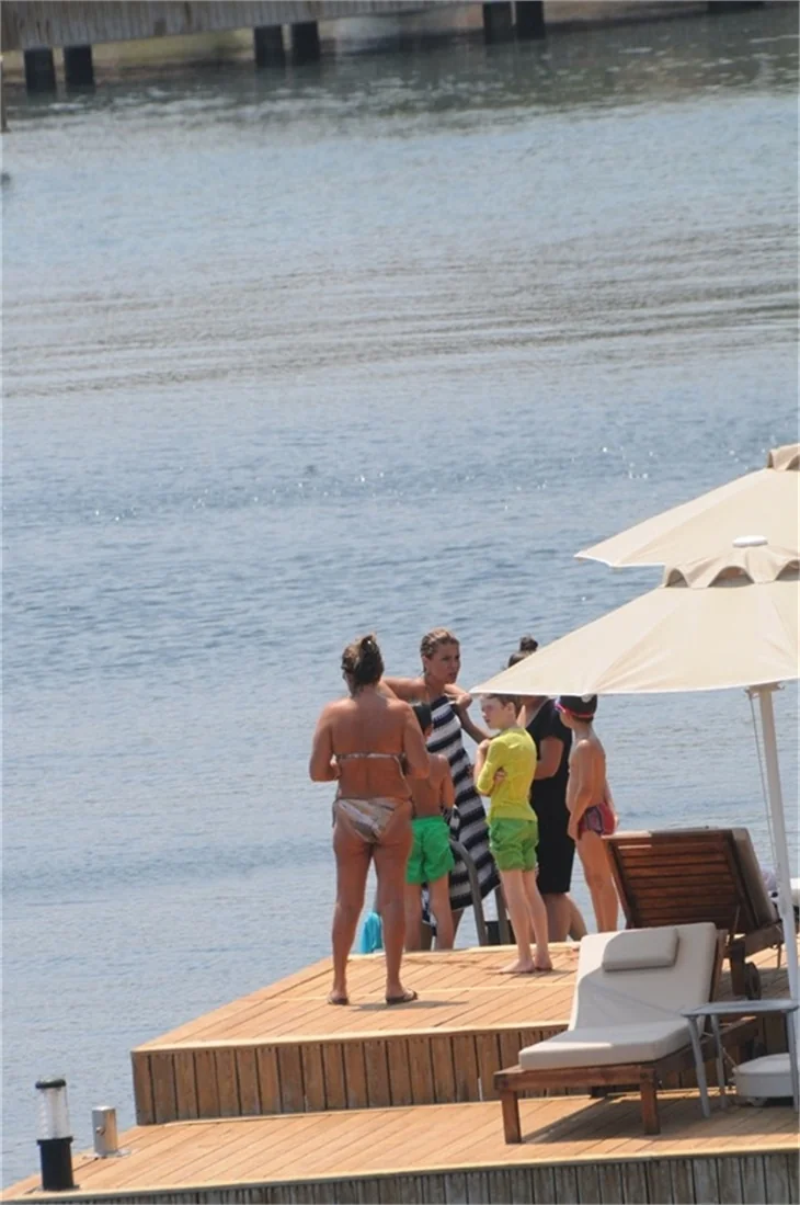 Gülben Ergen de tatil sezonunu açtı