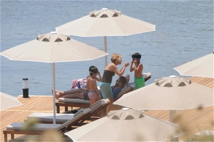 Gülben Ergen de tatil sezonunu açtı