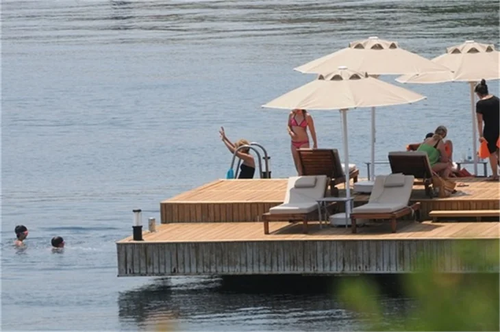 Gülben Ergen de tatil sezonunu açtı