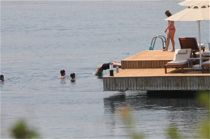 Gülben Ergen de tatil sezonunu açtı