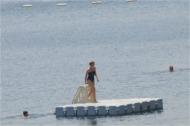 Gülben Ergen de tatil sezonunu açtı
