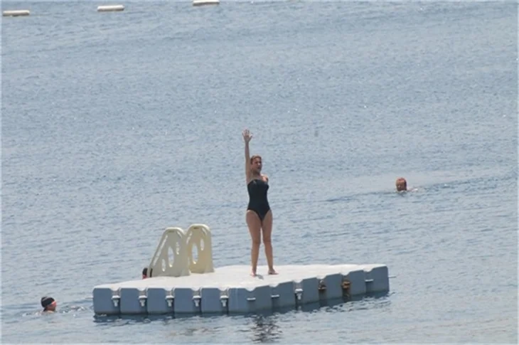 Gülben Ergen de tatil sezonunu açtı
