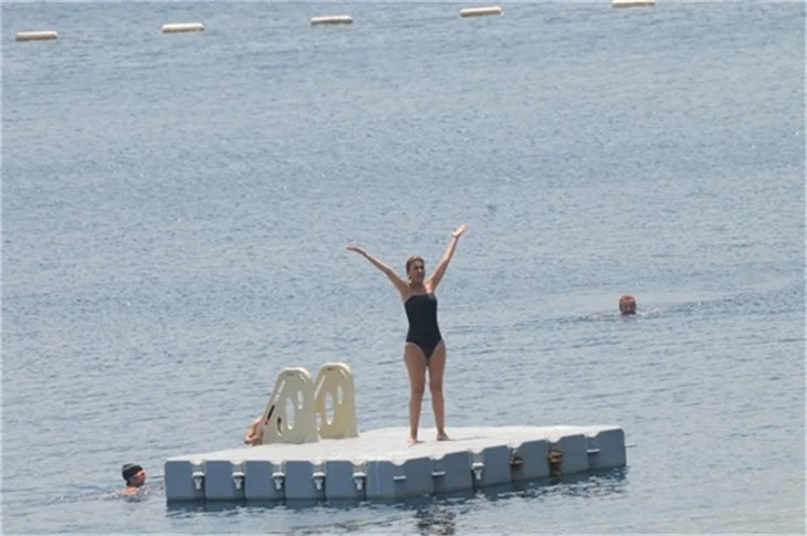 Gülben Ergen de tatil sezonunu açtı