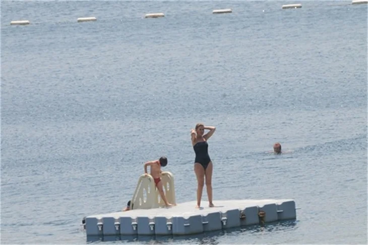 Gülben Ergen de tatil sezonunu açtı