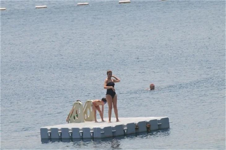 Gülben Ergen de tatil sezonunu açtı