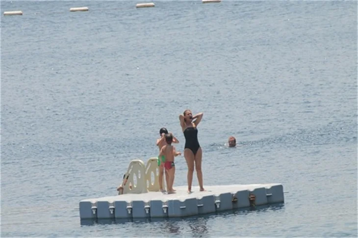 Gülben Ergen de tatil sezonunu açtı