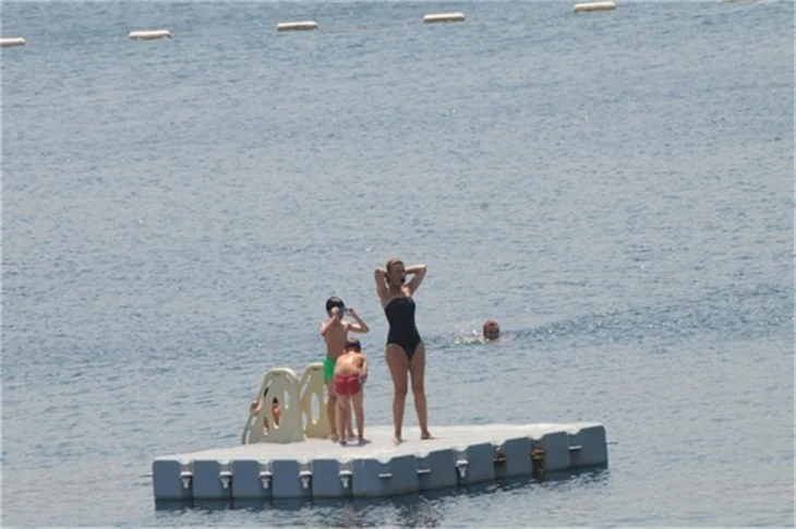 Gülben Ergen de tatil sezonunu açtı