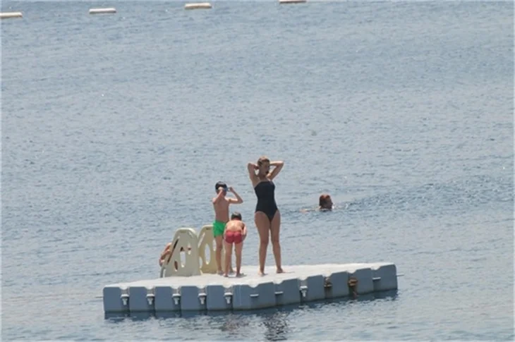 Gülben Ergen de tatil sezonunu açtı