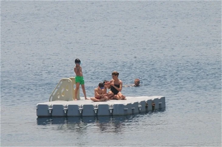 Gülben Ergen de tatil sezonunu açtı