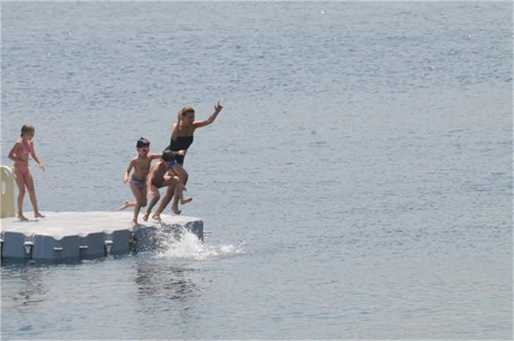 Gülben Ergen de tatil sezonunu açtı